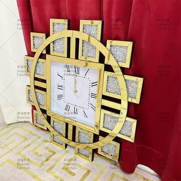 Gold classy mirrored Wall clock in Nairobi