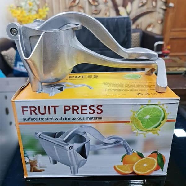 Manual fruit press