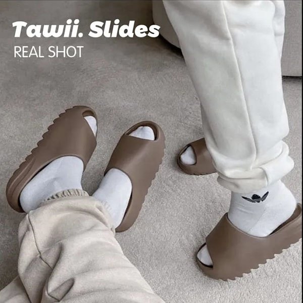 YEEZY SLIDES