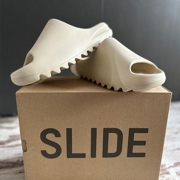 YEEZY SLIDES