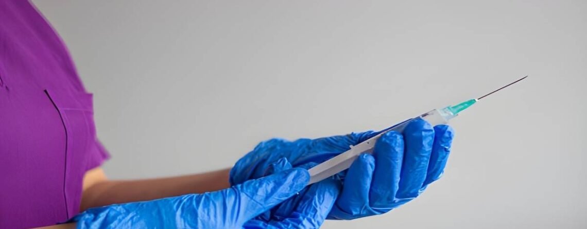 Why Nitrile Gloves Are Better Than Latex for Industrial Use