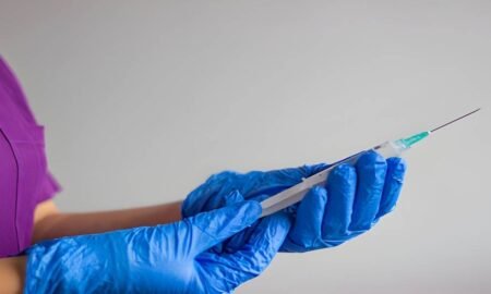 Why Nitrile Gloves Are Better Than Latex for Industrial Use