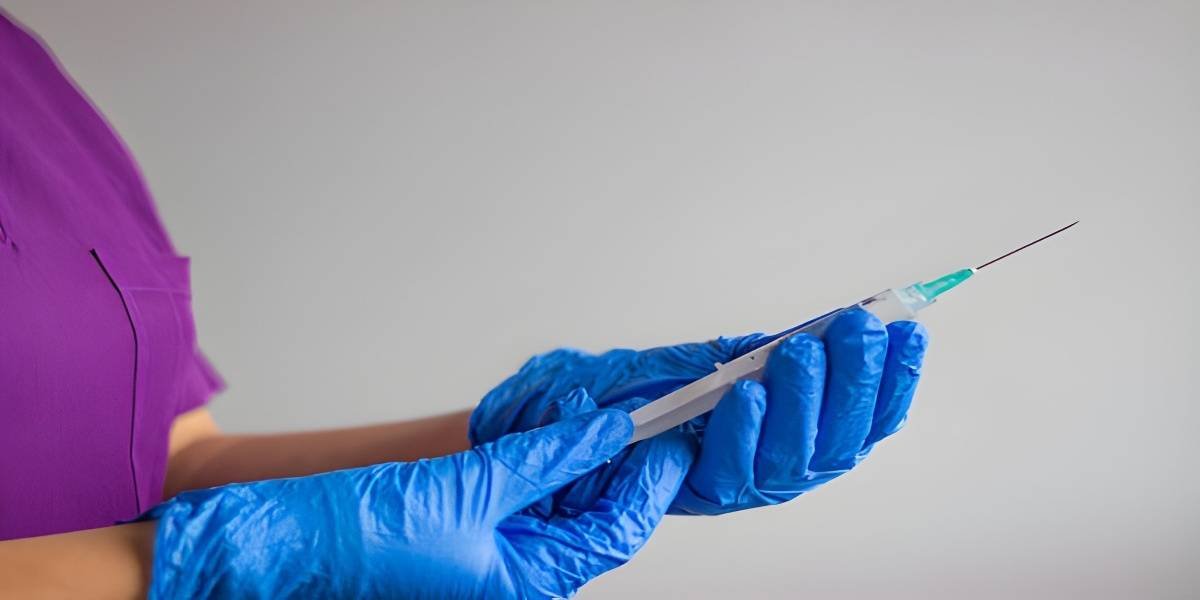 Why Nitrile Gloves Are Better Than Latex for Industrial Use